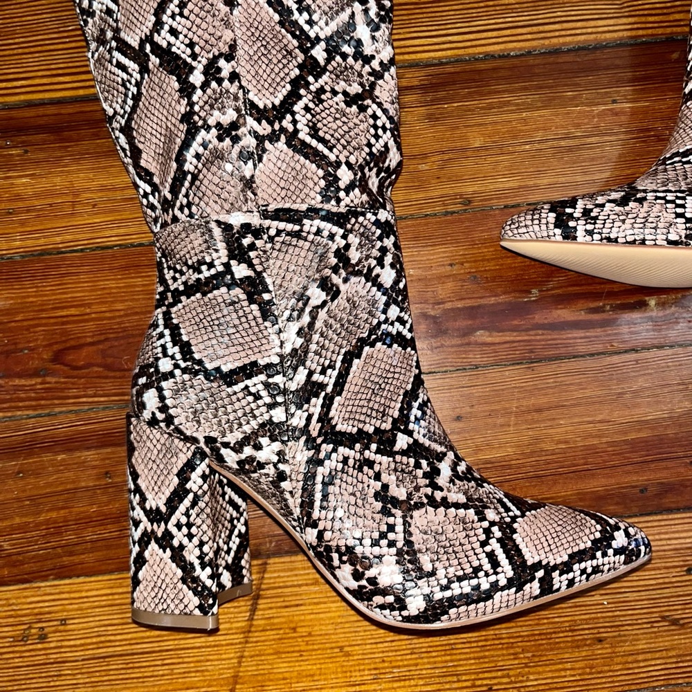 Lulu’s Katari Knee High Snakeskin Boots Tall Faux Leather Reptile Pointed Toe - Picture 6 of 8